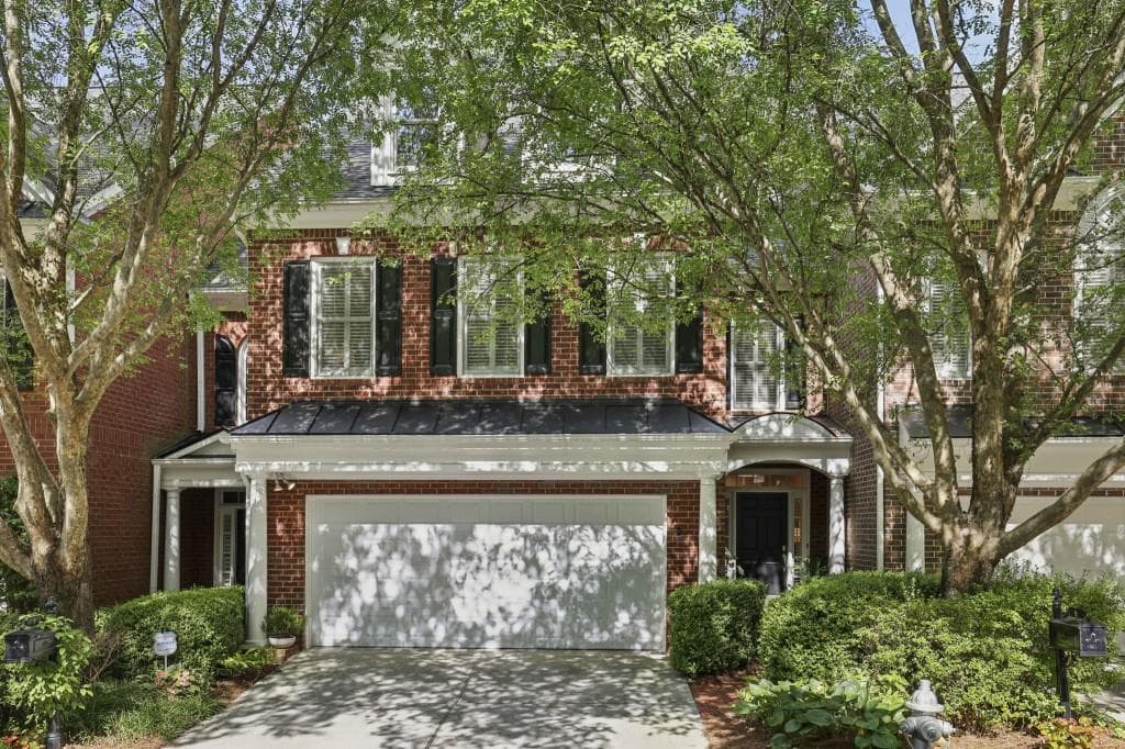 3 bedroom, 3 bathroom, 2,513 sq ft townhouse sold at 3 Carrington Way, Atlanta, GA 30328