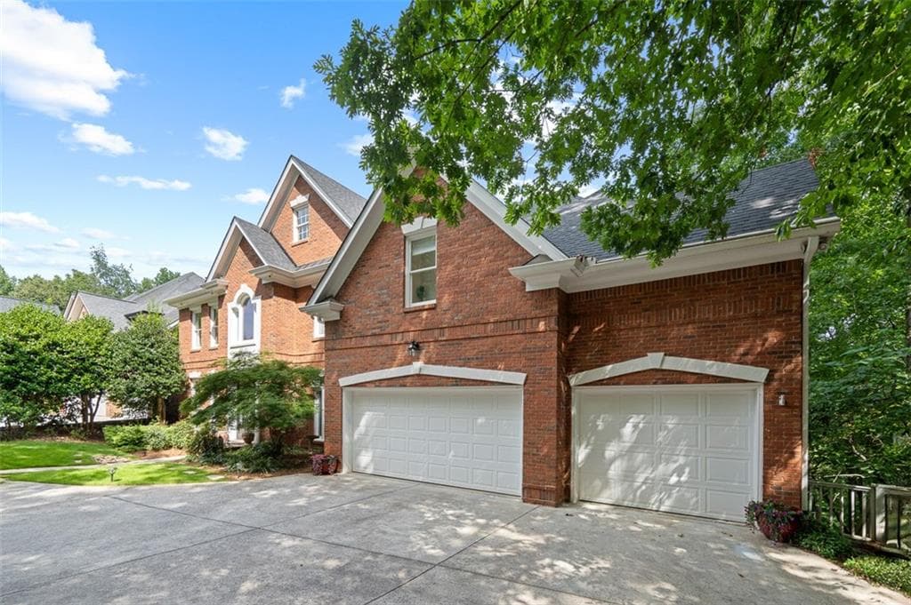 6 bedroom, 5 bathroom, 5,393 sq ft single family residence under contract at 235 Stoney Ridge Drive, Alpharetta, GA 30022 — photo 3