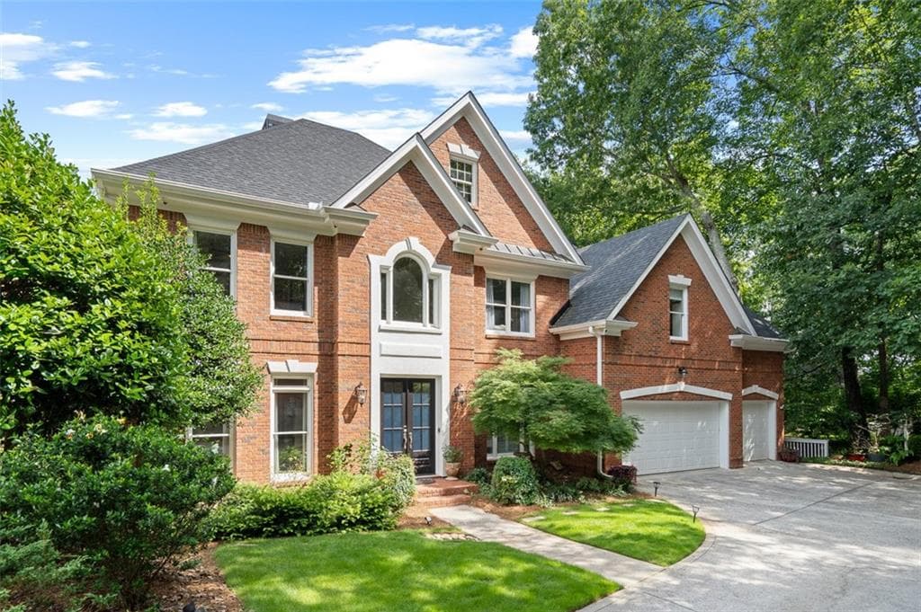6 bedroom, 5 bathroom, 5,393 sq ft single family residence under contract at 235 Stoney Ridge Drive, Alpharetta, GA 30022 — photo 4