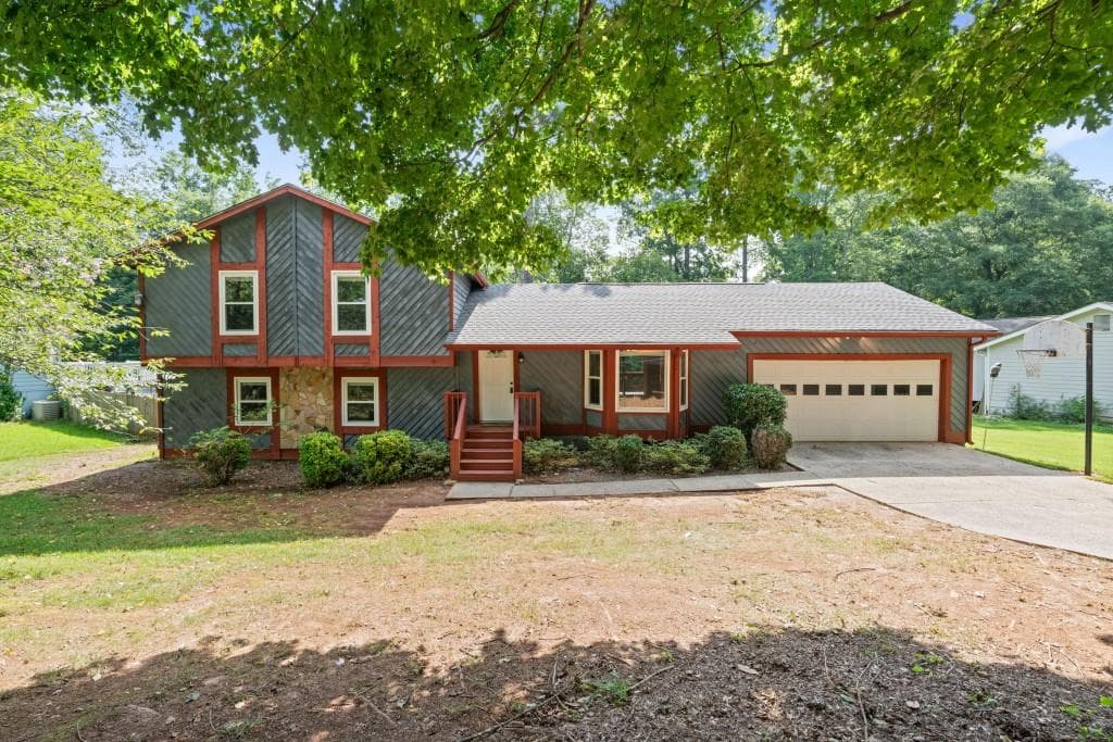 4 bedroom, 3 bathroom, 1,476 sq ft single family residence sold at 9725 Loblolly Lane, Roswell, GA 30075