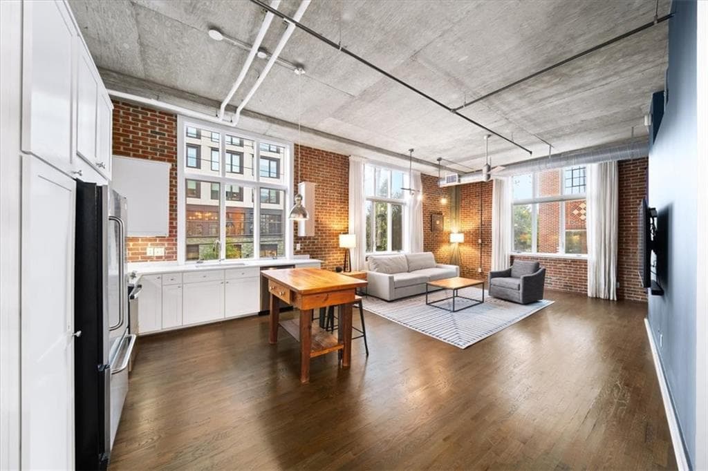 1 bedroom, 1 bathroom, 1,169 sq ft condominium sold at 660 Glen Iris Drive 209, Atlanta, GA 30308