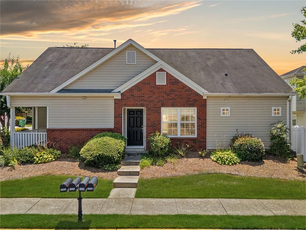 2 bedroom, 3 bathroom, 1,429 sq ft single family residence sold at 173 Swanee Lane, Woodstock, GA 30188