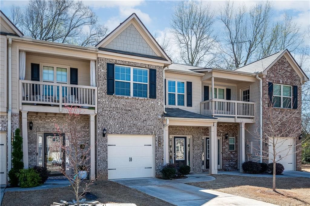 3 bedroom, 3 bathroom, 1,566 sq ft townhouse sold at 2544 Castellan Drive, Atlanta, GA 30316