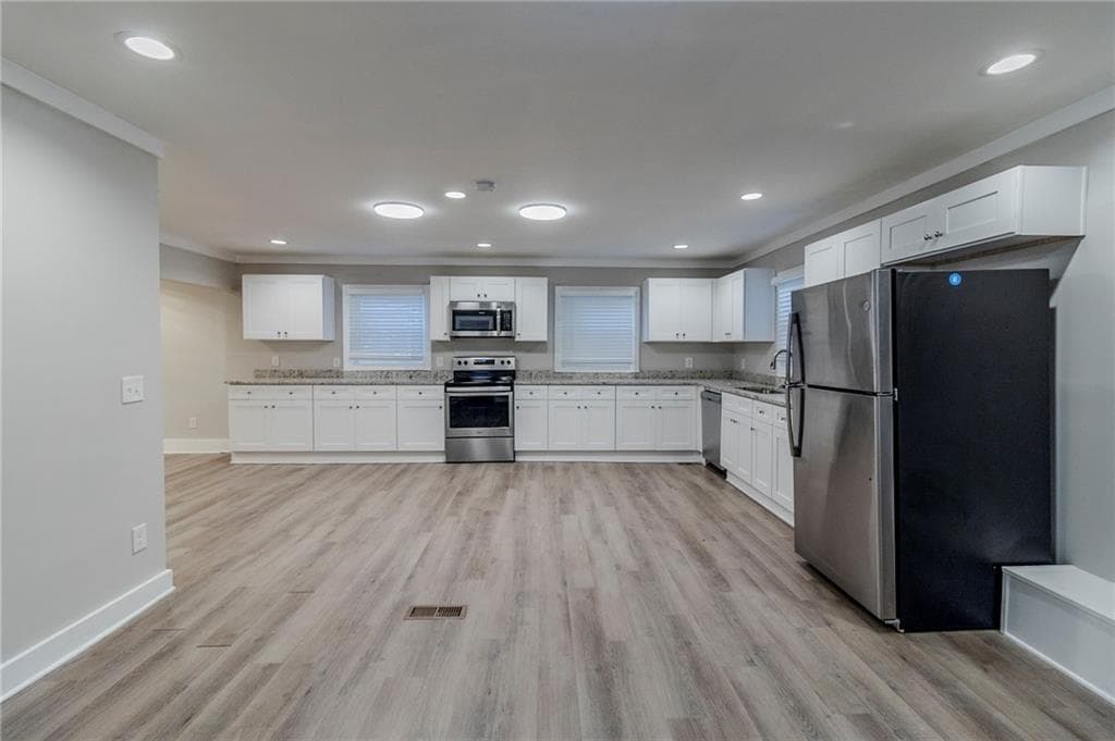 5 bedroom, 3 bathroom, 1,957 sq ft single family residence under contract at 3152 Delmar Lane, Atlanta, GA 30311 — photo 3