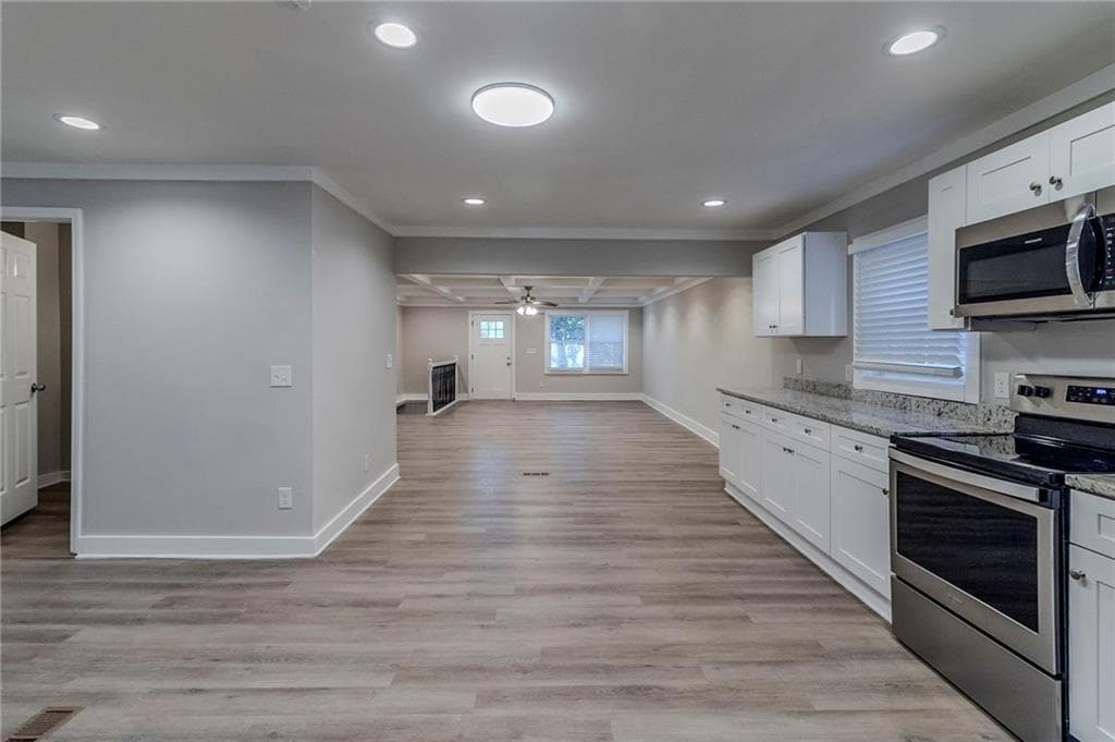 5 bedroom, 3 bathroom, 1,957 sq ft single family residence under contract at 3152 Delmar Lane, Atlanta, GA 30311 — photo 4