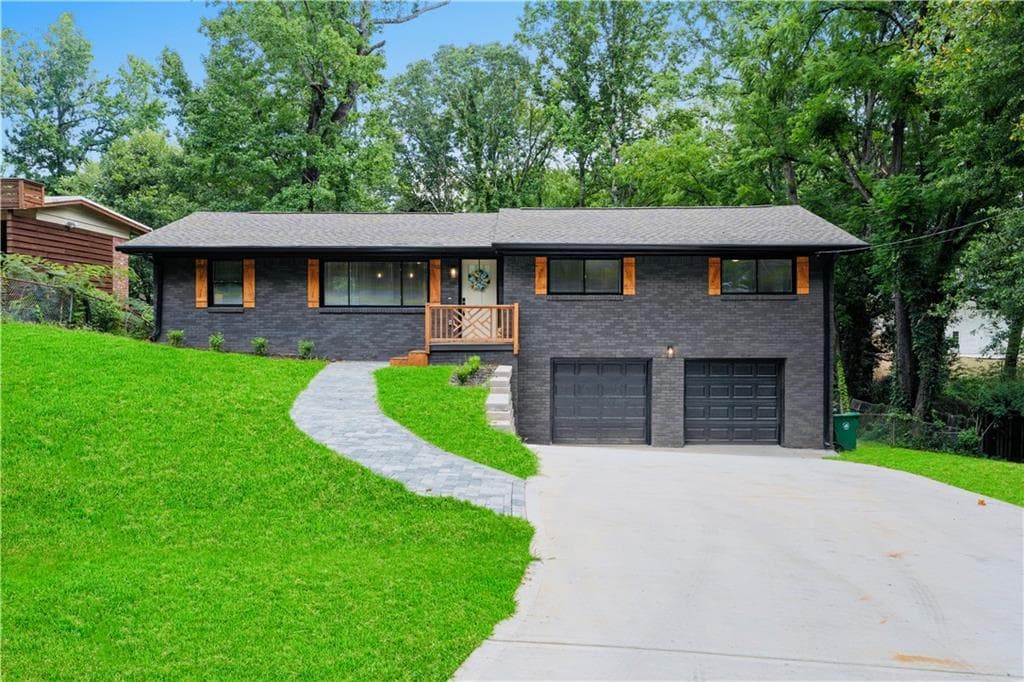 3944 W Hilda Circle, Decatur, GA 30035 — most recent listing photo