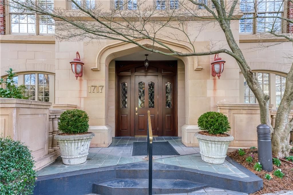 3 bedroom, 3 bathroom, 2,102 sq ft condominium sold at 1717 N Decatur Road 322, Atlanta, GA 30307