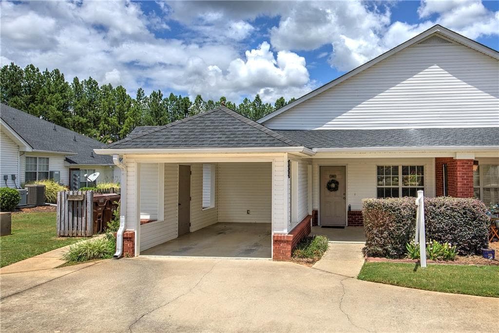 2 bedroom, 2 bathroom, 1,002 sq ft condominium under contract at 150 Old Mill Road 308, Cartersville, GA 30120