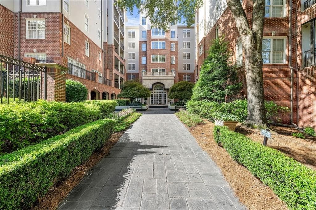 2 bedroom, 2 bathroom, 1,350 sq ft condominium sold at 50 Biscayne Drive 6107, Atlanta, GA 30309