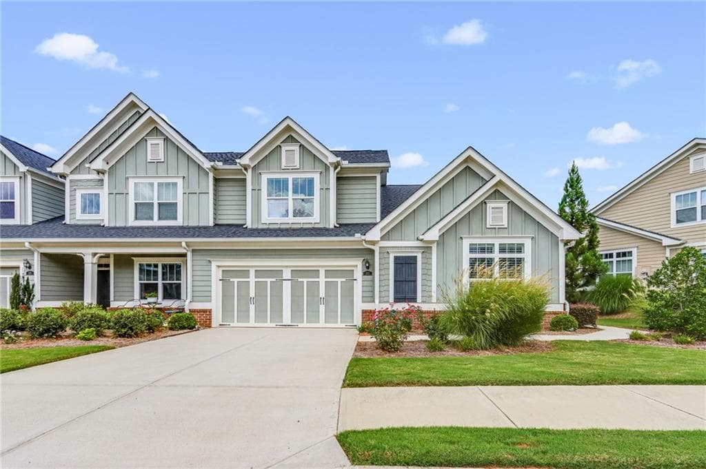 3 bedroom, 3 bathroom, 2,743 sq ft condominium sold at 327 Cherokee Station Circle, Woodstock, GA 30188