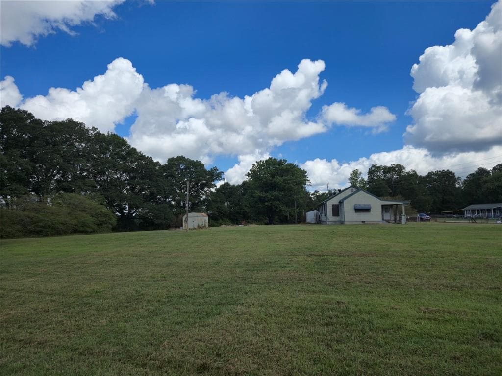 3 bedroom, 1 bathroom, 1,056 sq ft single family residence under contract at 3880 Hiram Lithia Springs Road, Powder Springs, GA 30127 — photo 5