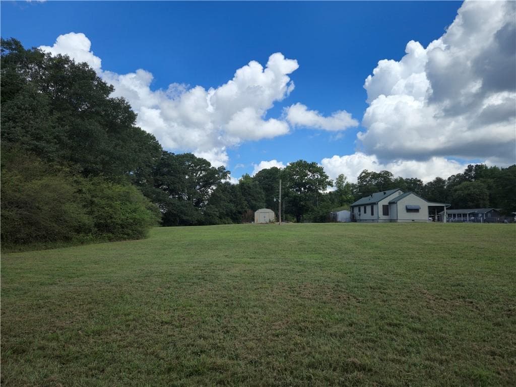 3 bedroom, 1 bathroom, 1,056 sq ft single family residence under contract at 3880 Hiram Lithia Springs Road, Powder Springs, GA 30127 — photo 6