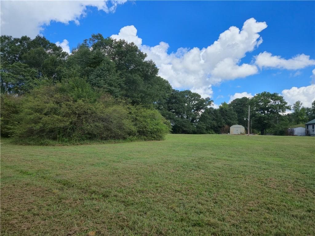 3 bedroom, 1 bathroom, 1,056 sq ft single family residence under contract at 3880 Hiram Lithia Springs Road, Powder Springs, GA 30127 — photo 7