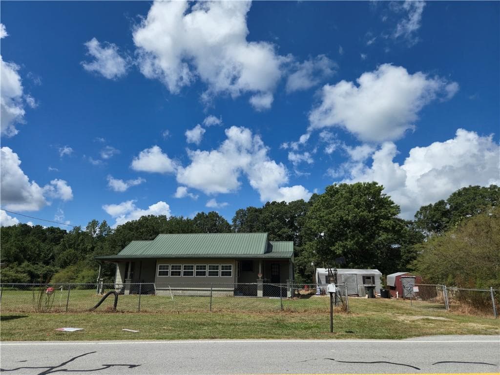 3 bedroom, 1 bathroom, 1,056 sq ft single family residence under contract at 3880 Hiram Lithia Springs Road, Powder Springs, GA 30127 — photo 9