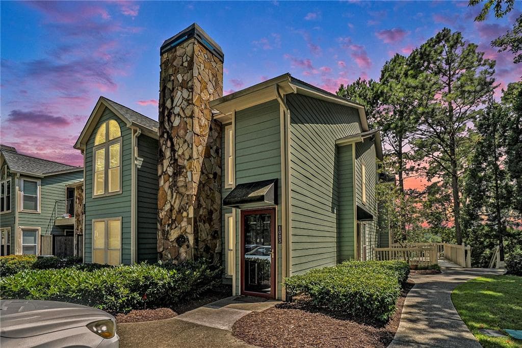 2 bedroom, 2 bathroom, 1,200 sq ft condominium sold at 1005 Canyon Point Circle, Roswell, GA 30076
