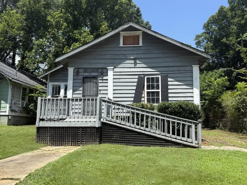 3 bedroom, 2 bathroom, 1,547 sq ft single family residence sold at 1587 Pineview Terrace, Atlanta, GA 30311