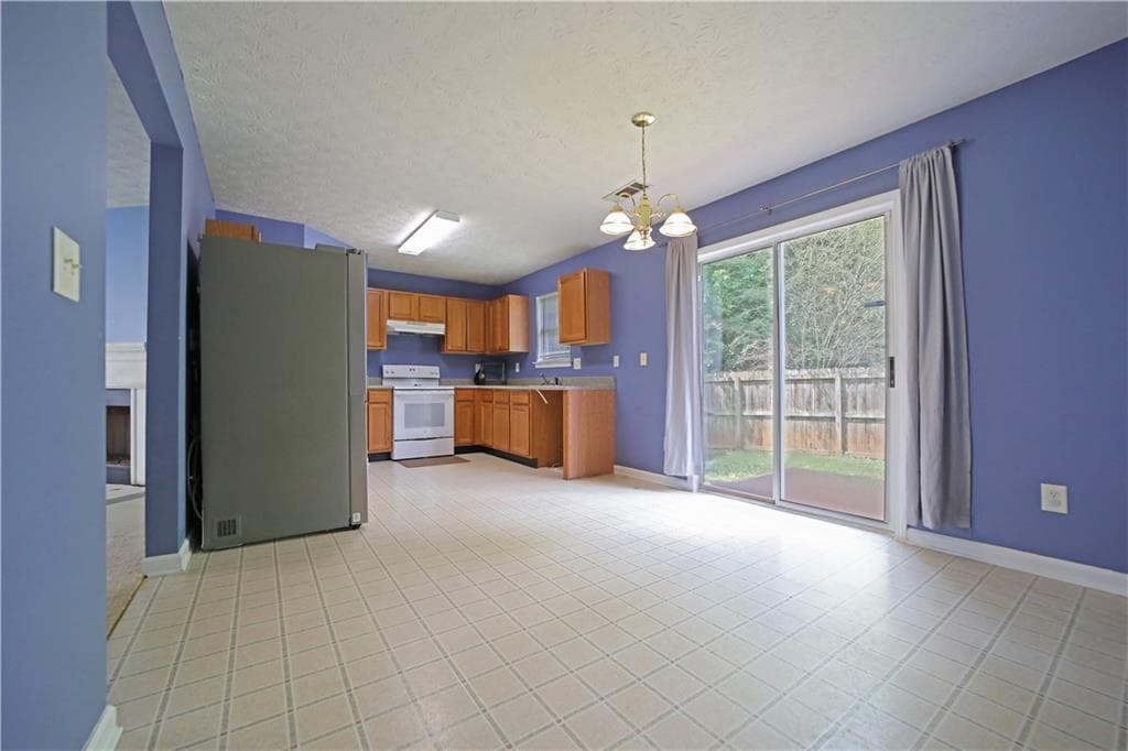 3 bedroom, 3 bathroom, 1,677 sq ft single family residence under contract at 6874 Mahonia Place, Lithonia, GA 30038 — photo 7