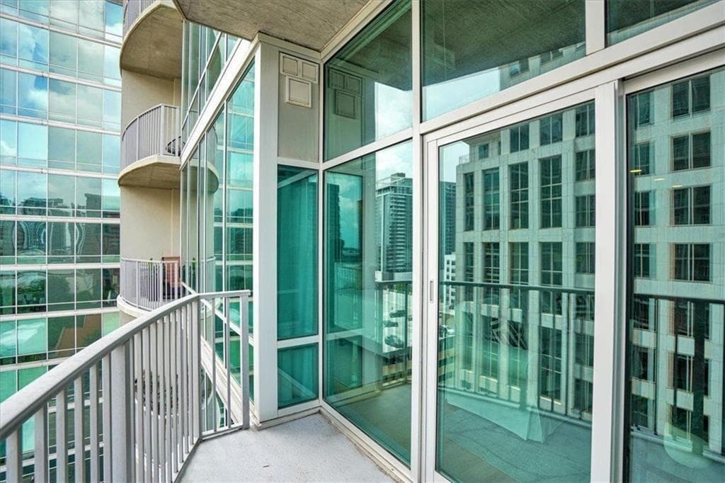 1 bedroom, 1 bathroom, 668 sq ft condominium sold at 943 Peachtree Street 1109, Atlanta, GA 30309