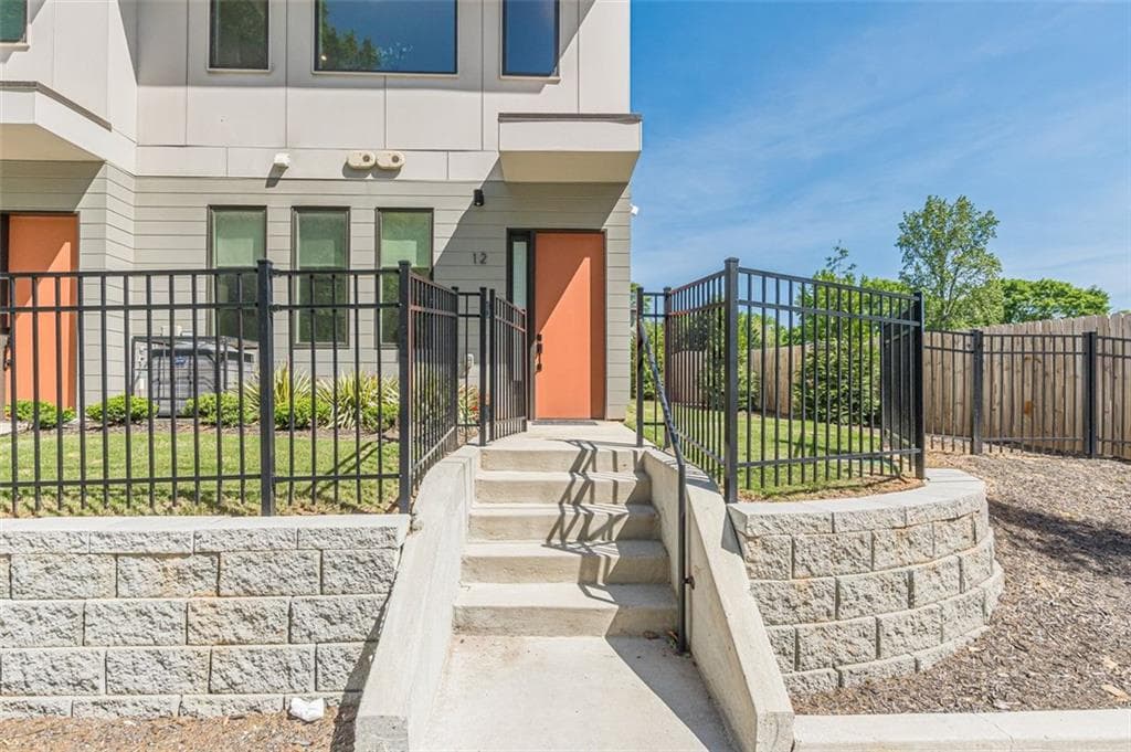 3 bedroom, 4 bathroom, 2,440 sq ft townhouse sold at 1300 MEMORIAL Drive 12, Atlanta, GA 30317