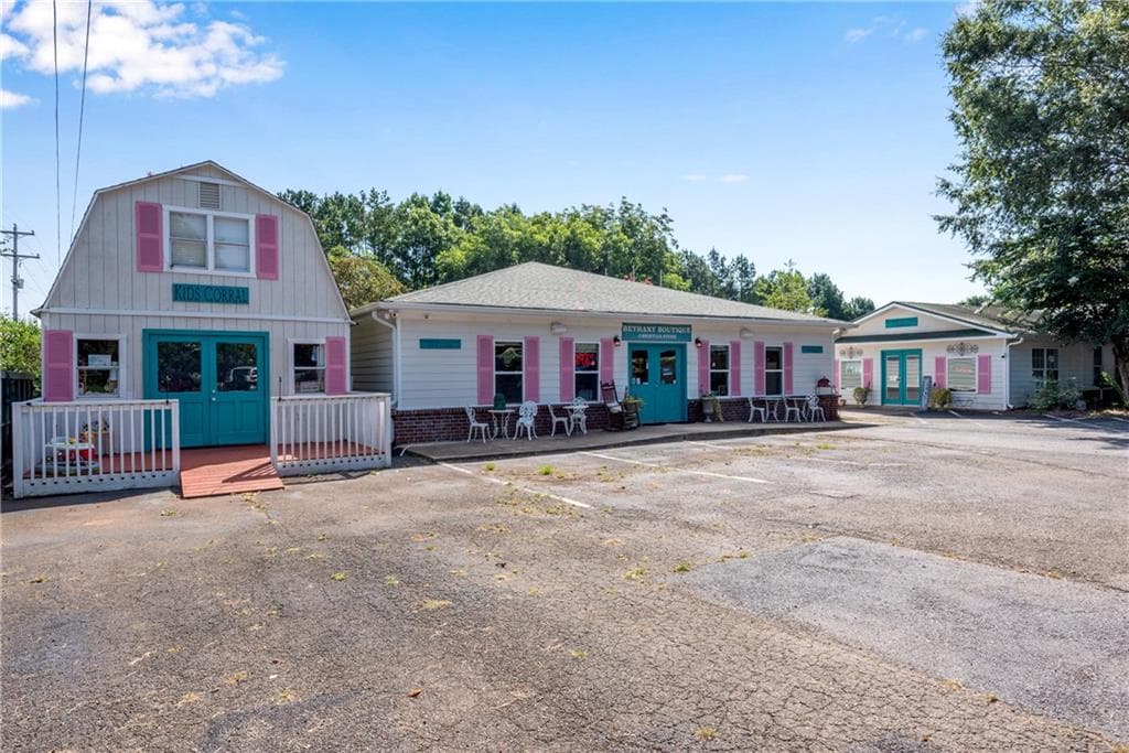 3 bedroom, 2 bathroom, 19,004 sq ft single family residence for sale at 8024 E Cherokee Drive, Canton, GA 30115 — photo 4