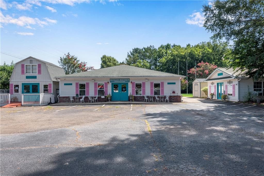 3 bedroom, 2 bathroom, 19,004 sq ft single family residence for sale at 8024 E Cherokee Drive, Canton, GA 30115 — photo 5