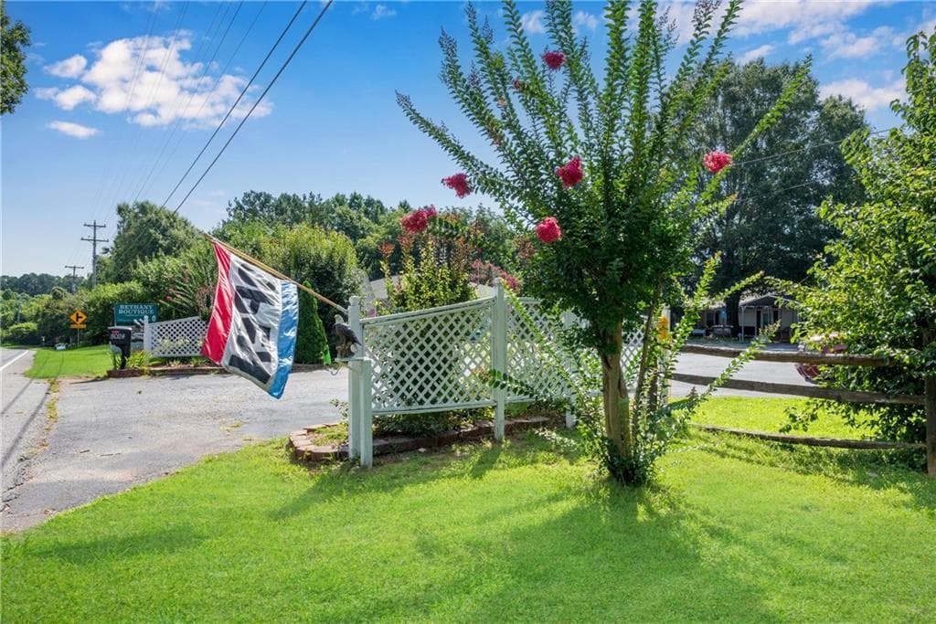 3 bedroom, 2 bathroom, 19,004 sq ft single family residence for sale at 8024 E Cherokee Drive, Canton, GA 30115 — photo 8
