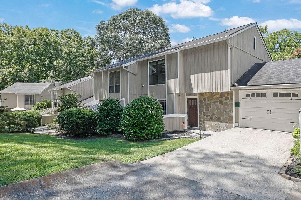 3 bedroom, 3 bathroom, 1,421 sq ft townhouse sold at 2312 Colonial Drive, Brookhaven, GA 30319