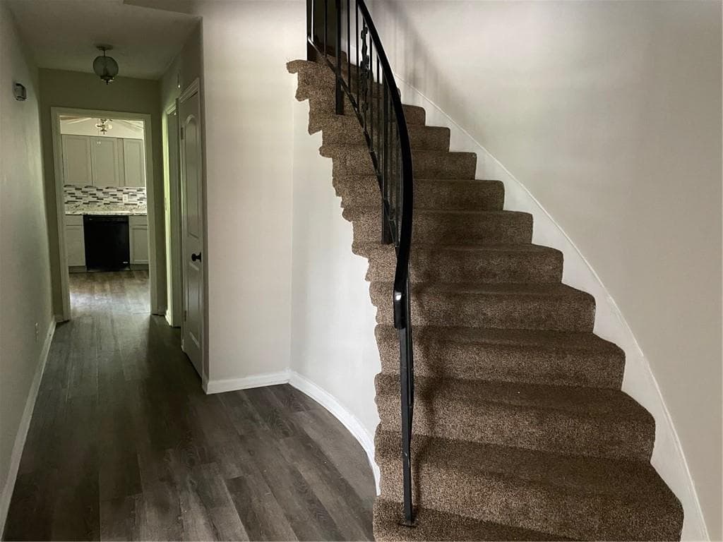 3 bedroom, 4 bathroom, 1,702 sq ft townhouse for sale at 6354 Shannon Parkway 12F, Union City, GA 30291 — photo 2