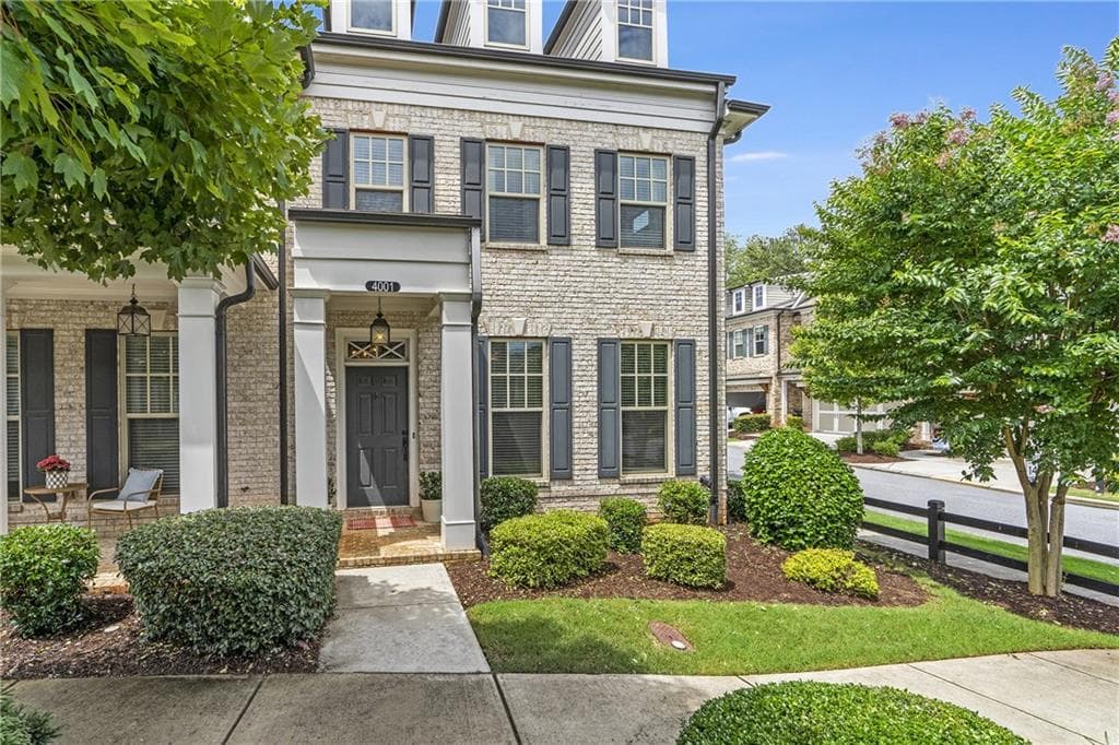 3 bedroom, 4 bathroom, 2,272 sq ft townhouse sold at 4001 VICKERY Glen, Roswell, GA 30075