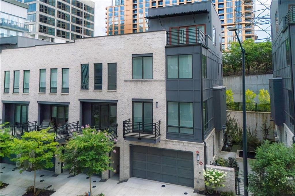 3 bedroom, 5 bathroom, 2,827 sq ft townhouse sold at 661 Vidalia Lane, Atlanta, GA 30318
