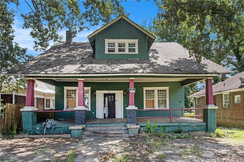 6 bedroom, 5 bathroom, 2,705 sq ft single family residence sold at 728 Cascade Avenue, Atlanta, GA 30310