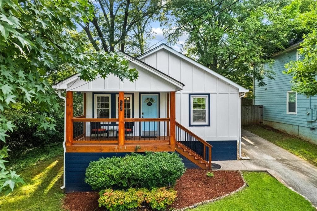 3 bedroom, 2 bathroom, 1,003 sq ft single family residence sold at 953 Garibaldi Street, Atlanta, GA 30310