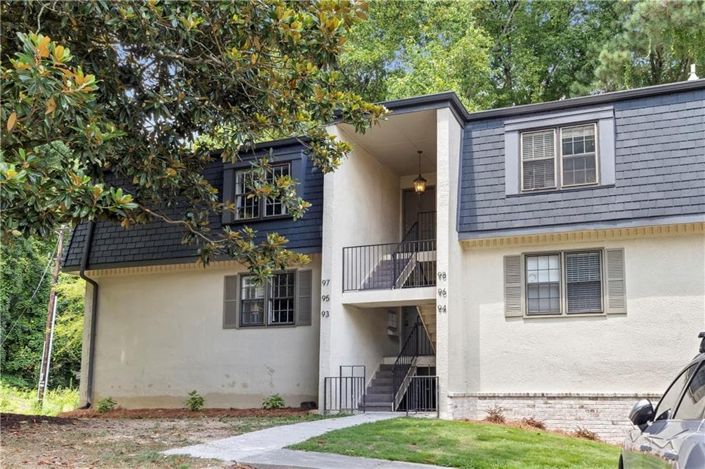 1 bedroom, 1 bathroom, 828 sq ft condominium sold at 97 Rosaire Place, Atlanta, GA 30327