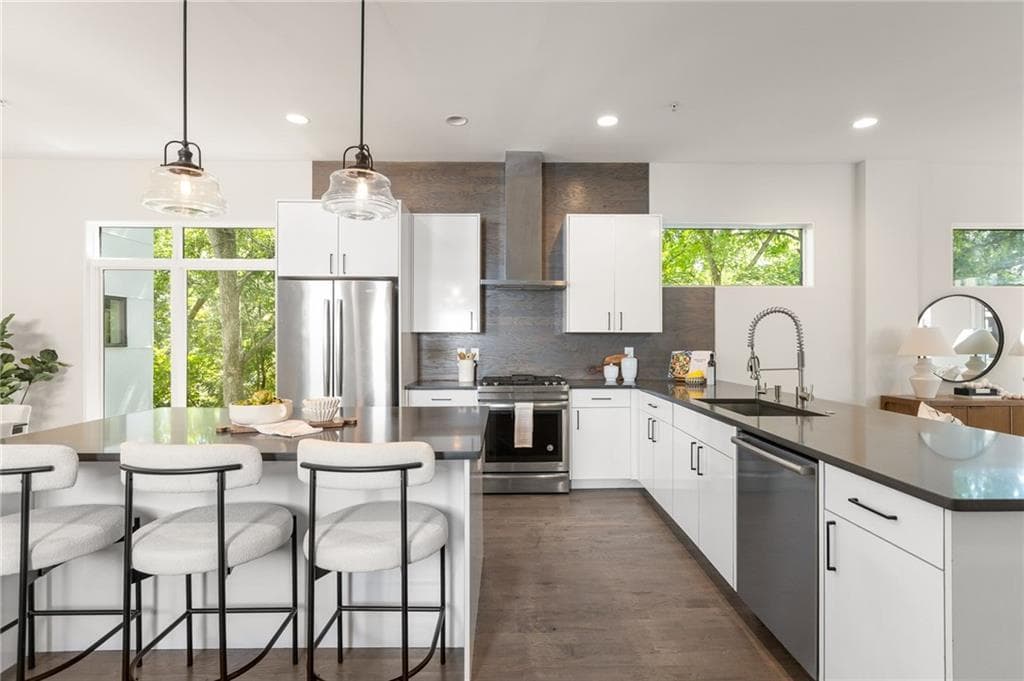 3 bedroom, 4 bathroom, 2,239 sq ft townhouse sold at 292 Gordon Avenue F, Atlanta, GA 30307
