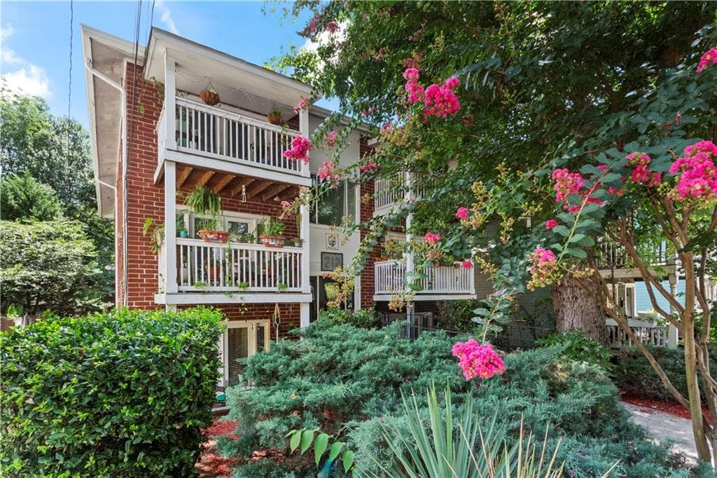 2 bedroom, 1 bathroom, 879 sq ft condominium sold at 212 Berean Avenue 1, Atlanta, GA 30316