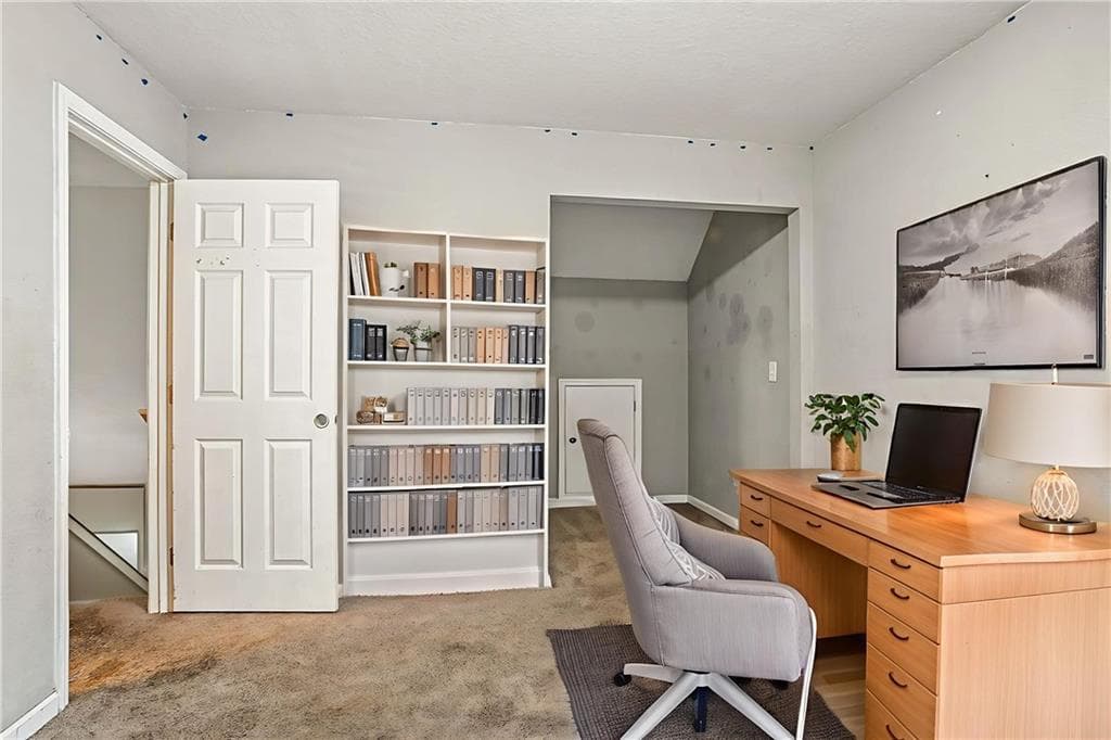 4 bedroom, 3 bathroom, 1,053 sq ft single family residence for sale at 4611 Ravenwood Loop, Union City, GA 30291 — photo 5