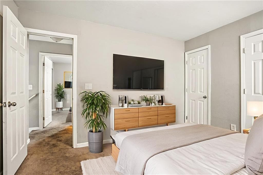 4 bedroom, 3 bathroom, 1,053 sq ft single family residence for sale at 4611 Ravenwood Loop, Union City, GA 30291 — photo 7