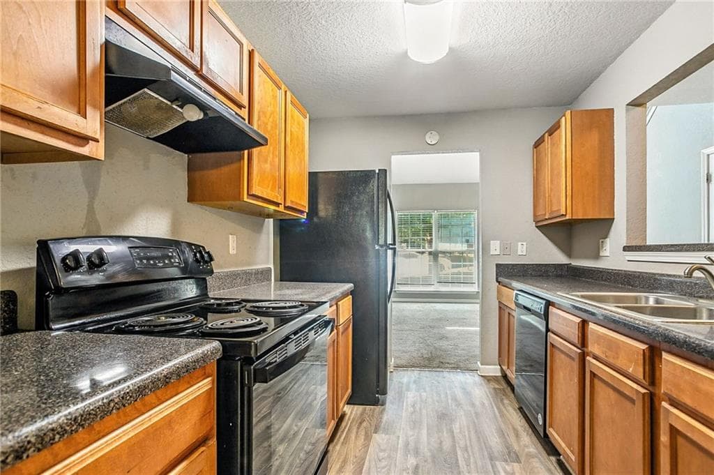 4 bedroom, 3 bathroom, 1,053 sq ft single family residence for sale at 4611 Ravenwood Loop, Union City, GA 30291 — photo 10