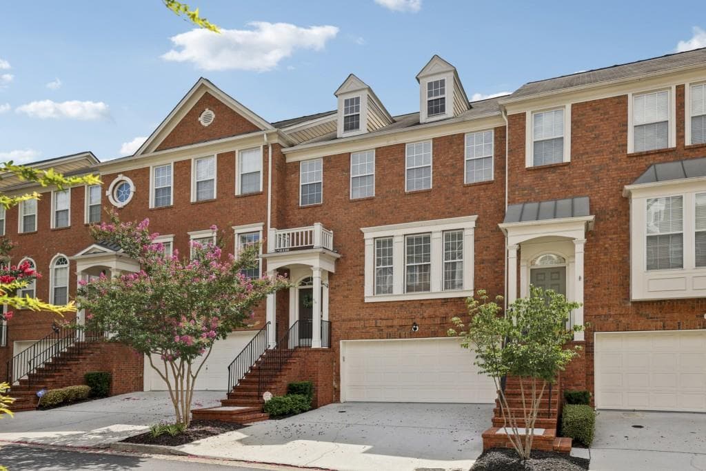 3 bedroom, 4 bathroom, 2,208 sq ft townhouse sold at 5007 Foxfield Trace 13, Atlanta, GA 30339