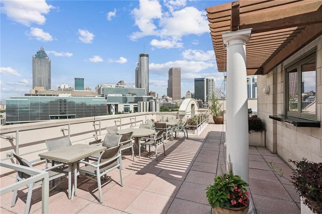 2 bedroom, 2 bathroom, 1,505 sq ft condominium sold at 250 Park Avenue West 313, Atlanta, GA 30313