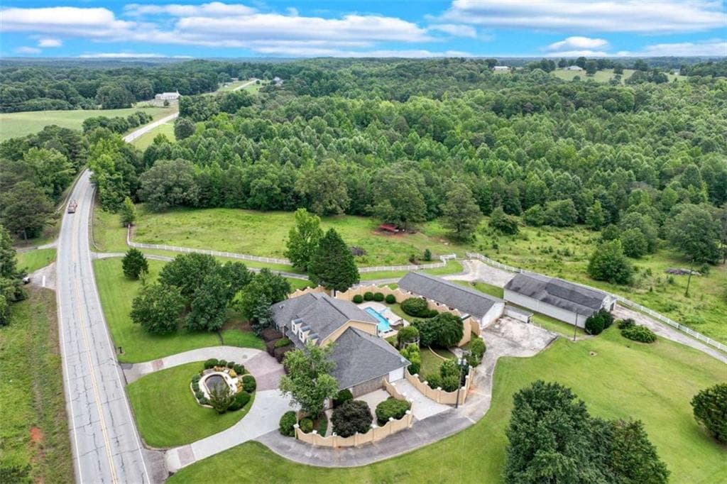 5 bedroom, 5 bathroom, 5,828 sq ft single family residence under contract at 701 Sunshine Road, Toccoa, GA 30577 — photo 2
