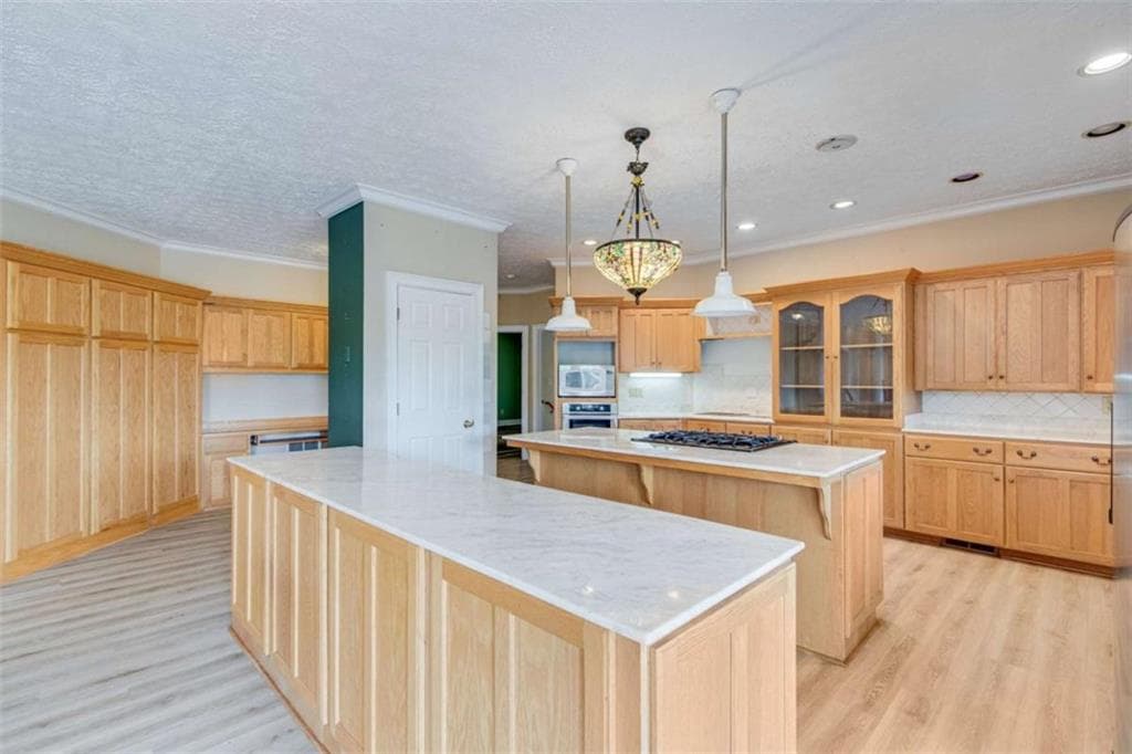 5 bedroom, 5 bathroom, 5,828 sq ft single family residence under contract at 701 Sunshine Road, Toccoa, GA 30577 — photo 9