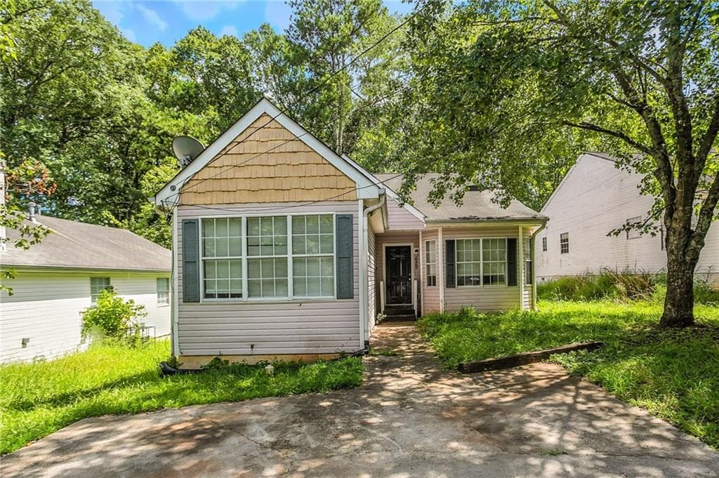 4 bedroom, 2 bathroom, 1,511 sq ft single family residence under contract at 629 Sandys Lane, Atlanta, GA 30354