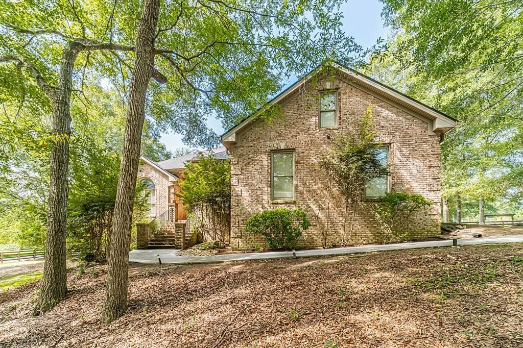5 bedroom, 4 bathroom, 2,772 sq ft single family residence sold at 2577 Johnson Road, Loganville, GA 30052