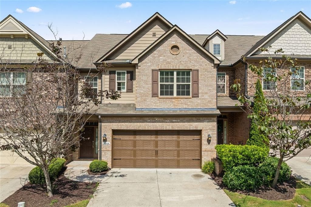 4 bedroom, 4 bathroom, 3,005 sq ft townhouse sold at 9944 CAMERON PARC Circle, Alpharetta, GA 30022