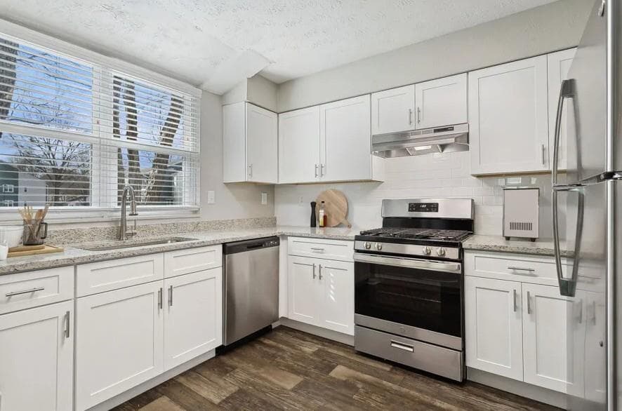 1 bedroom, 1 bathroom, 745 sq ft apartment for rent at 7600 Roswell Road 01-1812, Sandy Springs, GA 30350 for $1,300 a month — photo 1 of 32