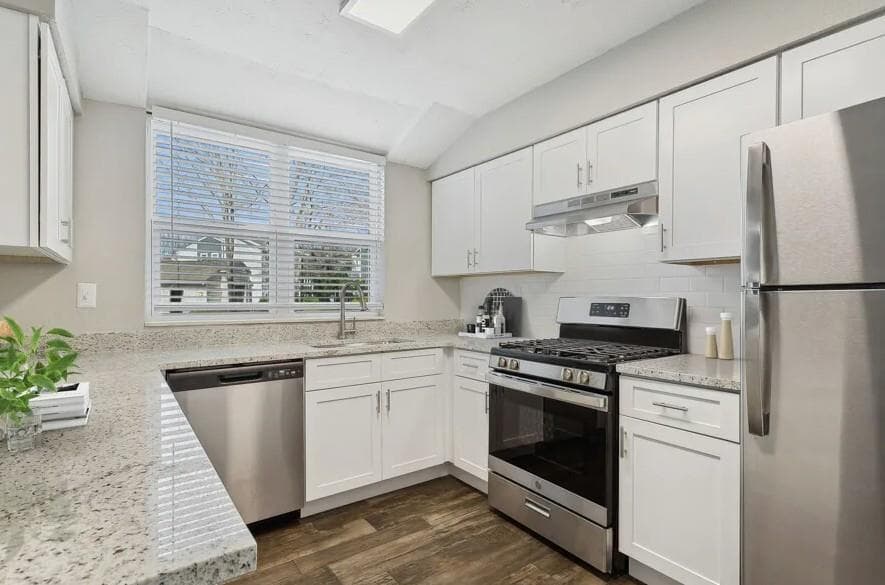 1 bedroom, 1 bathroom, 745 sq ft apartment for rent at 7600 Roswell Road 01-1812, Sandy Springs, GA 30350 for $1,300 a month — photo 2