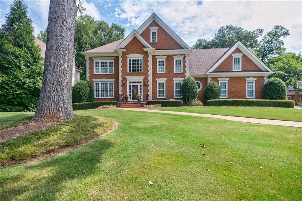 5 bedroom, 5 bathroom, 4,828 sq ft single family residence sold at 5201 Brooke Farm Drive, Atlanta, GA 30338