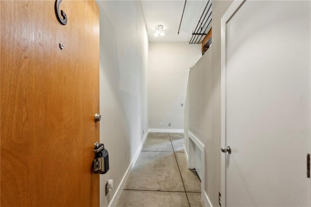 1 bedroom, 1 bathroom, 1,014 sq ft condominium sold at 350 Peters Street 6, Atlanta, GA 30313