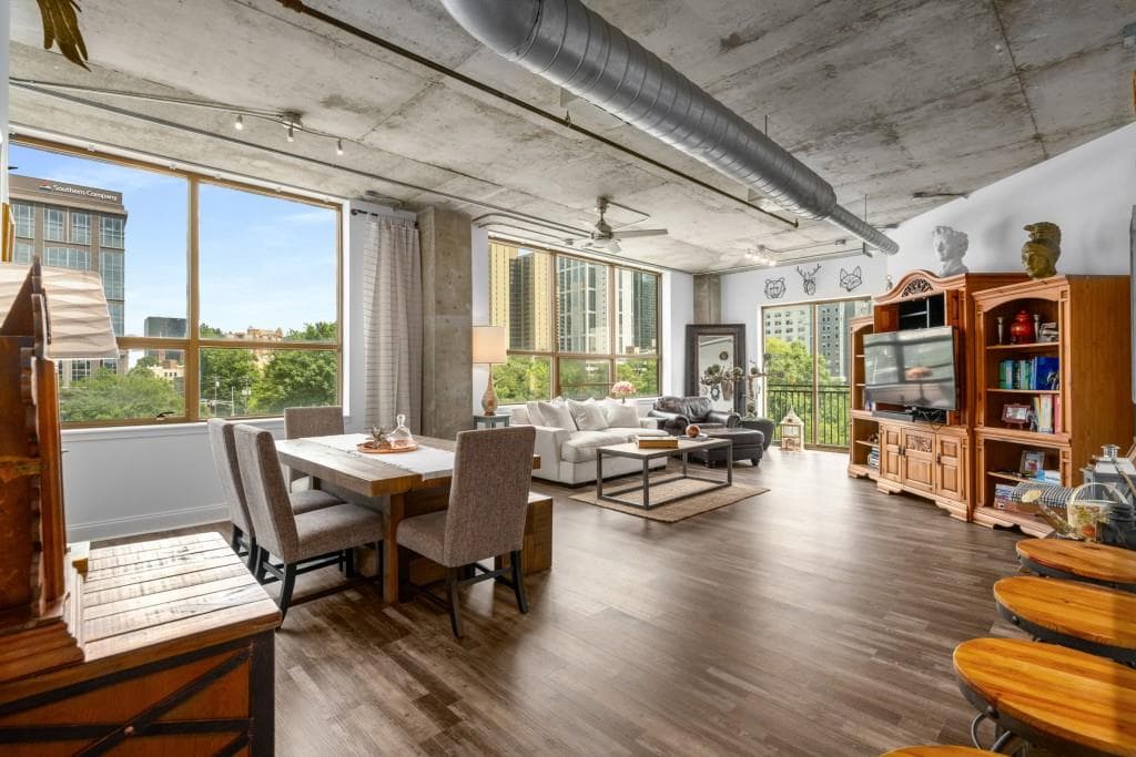 2 bedroom, 2 bathroom, 1,377 sq ft condominium sold at 115 W Peachtree Place 615, Atlanta, GA 30313